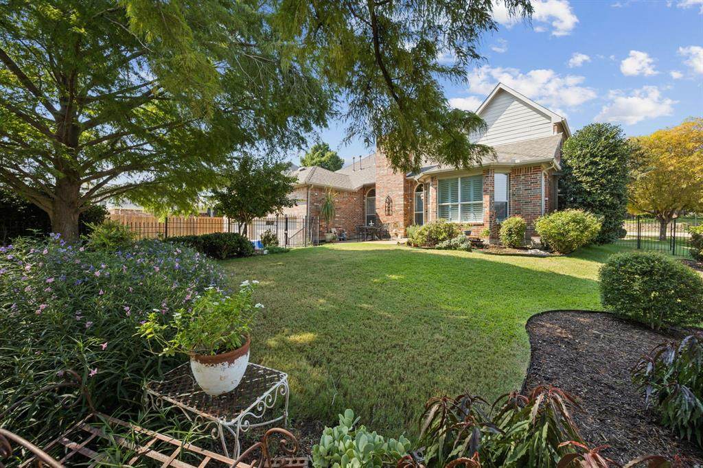 2170 Clubview Drive - Photo 1