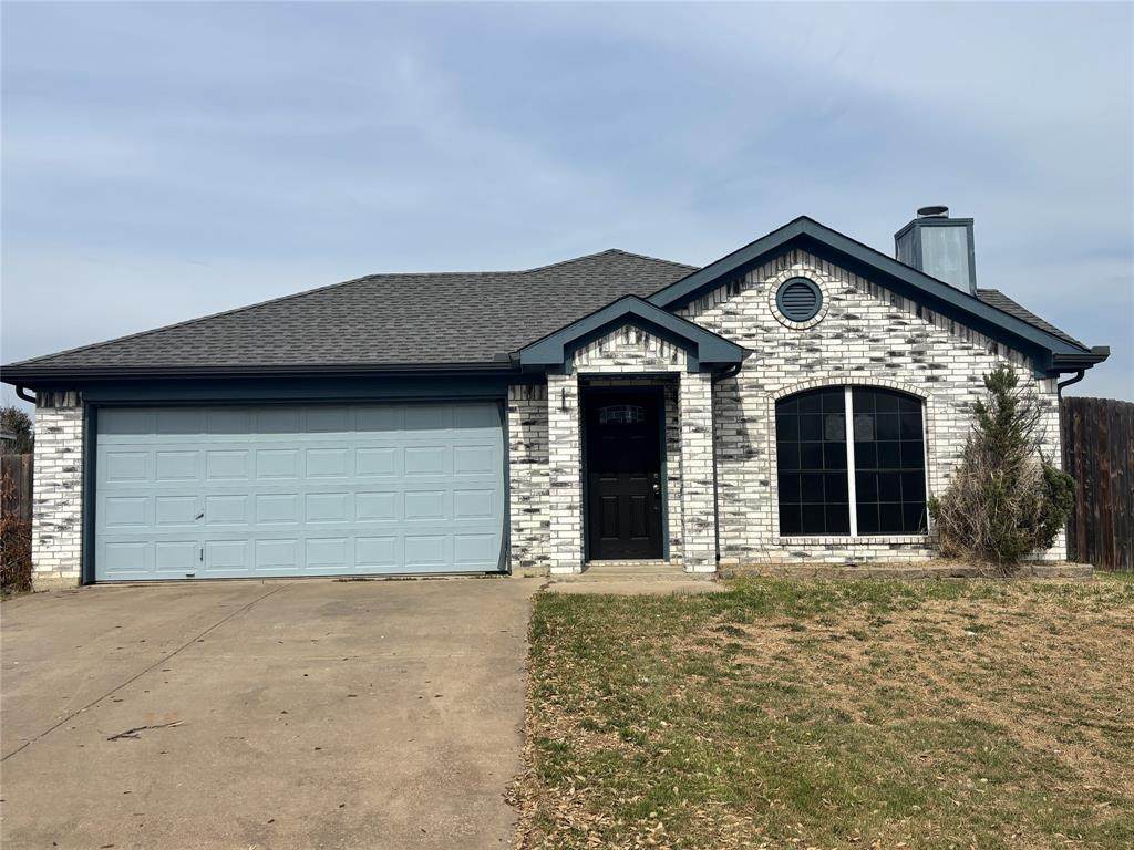 215 Los Angeles Drive - Photo 1