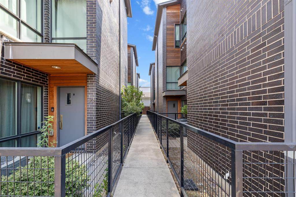 2290 Fitzhugh Avenue - Photo 1