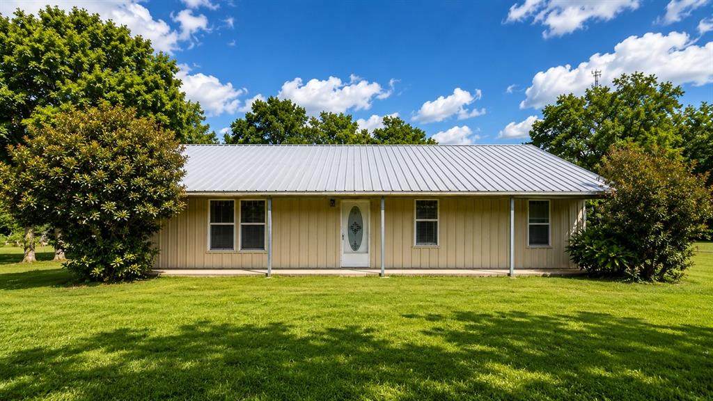 140 Pecan Street - Photo 1