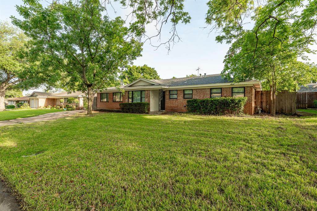 600 Circleview Drive - Photo 1