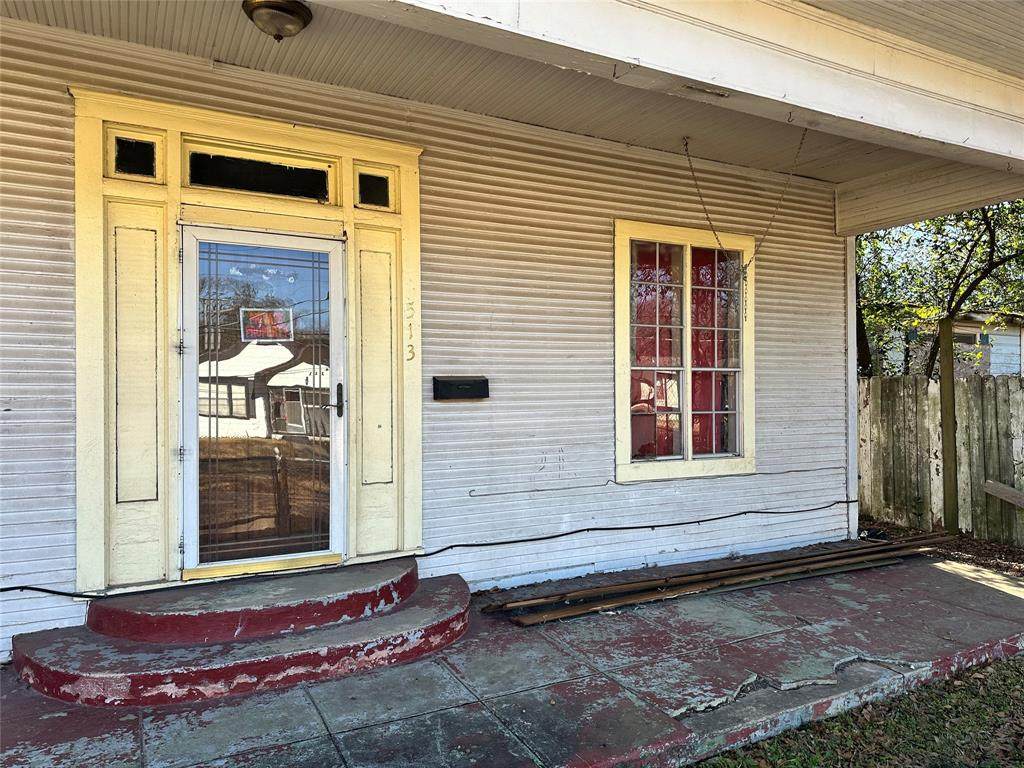 2513 Claiborne Avenue - Photo 1