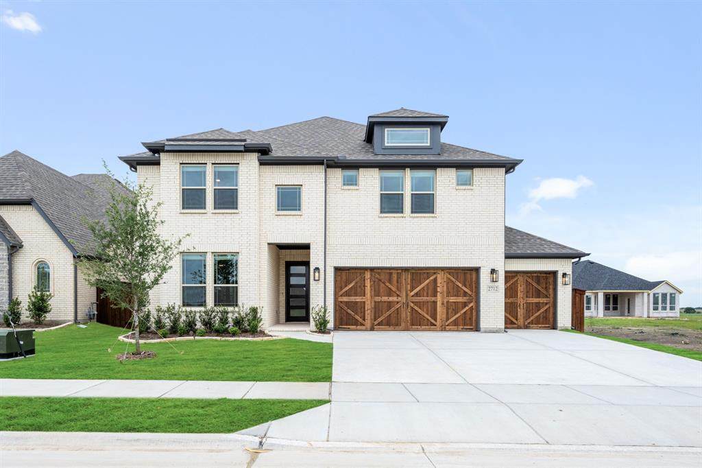 2712 Railway Street - Photo 1