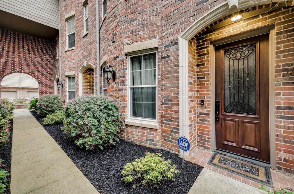 3200 Ross Avenue - Photo 1