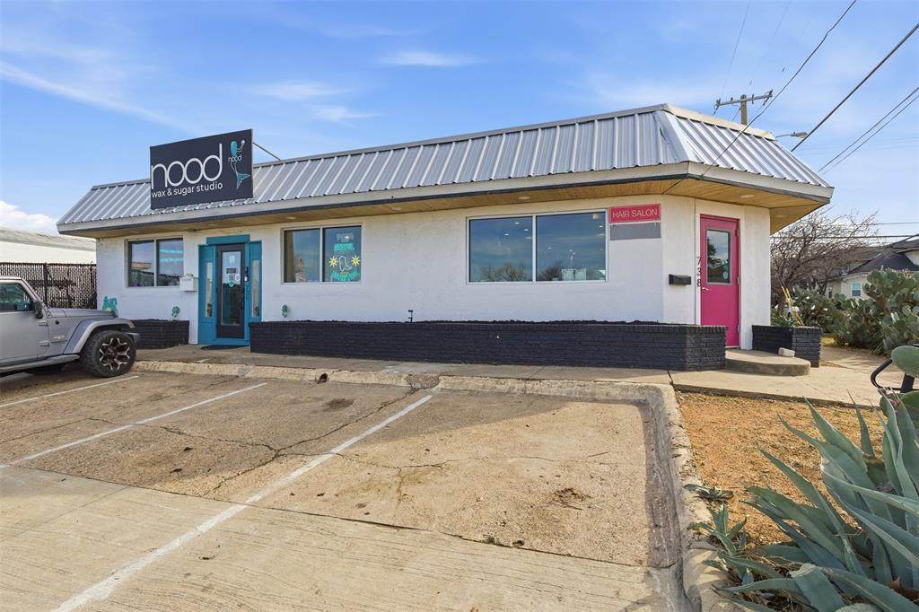 738 Davis Street - Photo 1
