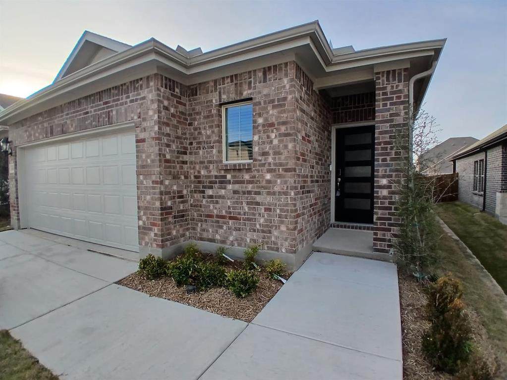 600 Clover Creek - Photo 1