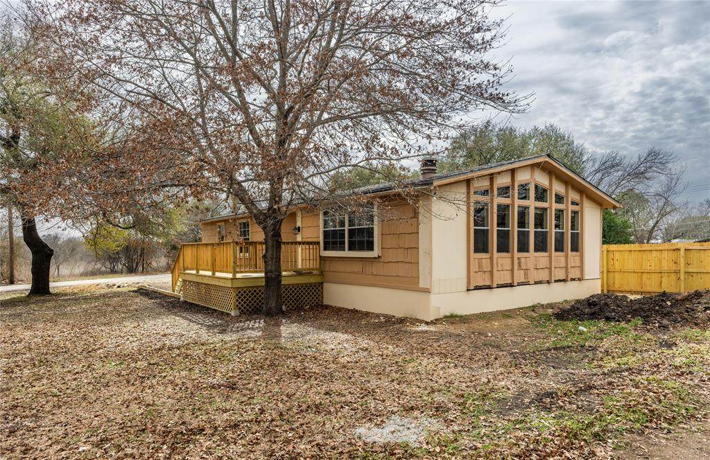 205 W Long St - Photo 1