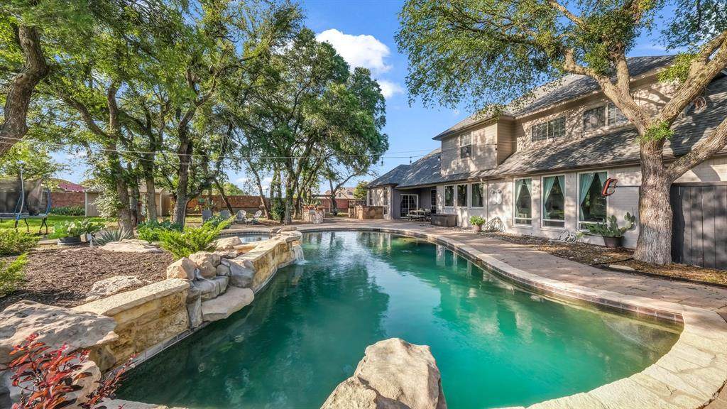 100 Oakview Drive - Photo 1