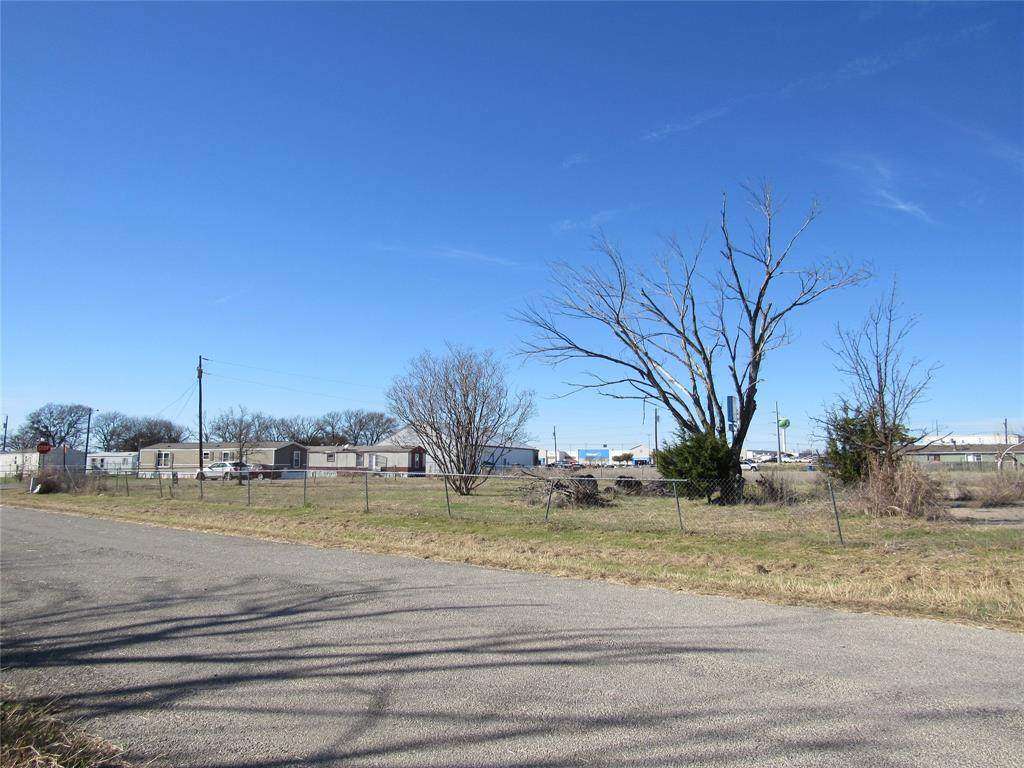 207 Newell Drive - Photo 1