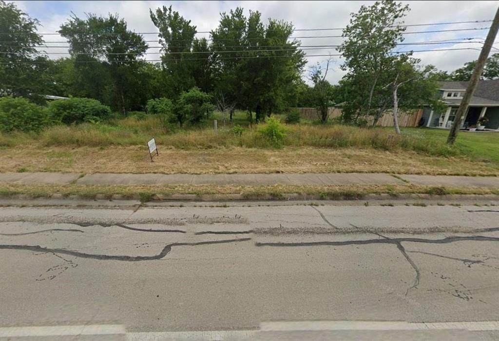 703 Davis Avenue - Photo 1