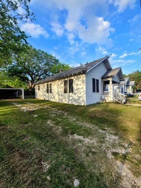 215 Bell Street - Photo 1
