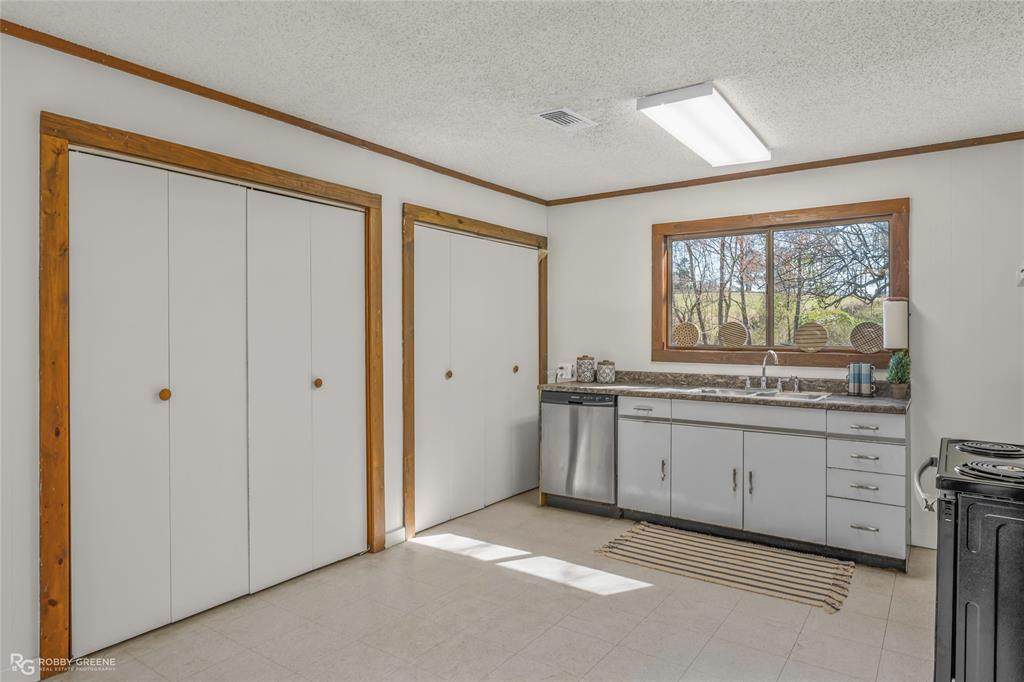 203 Thomas Road - Photo 1