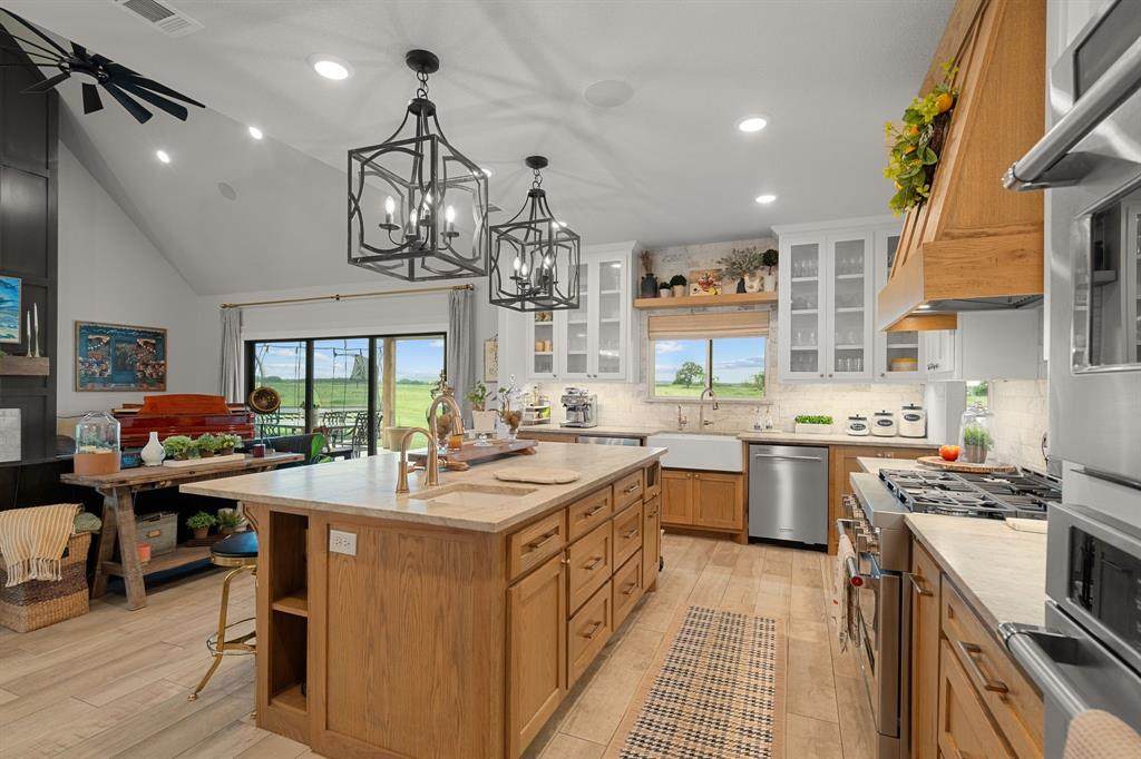 109 County Road 2696 - Photo 1