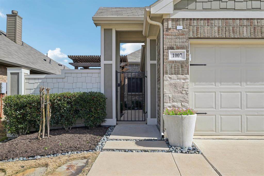 1007 Pecos Street - Photo 1