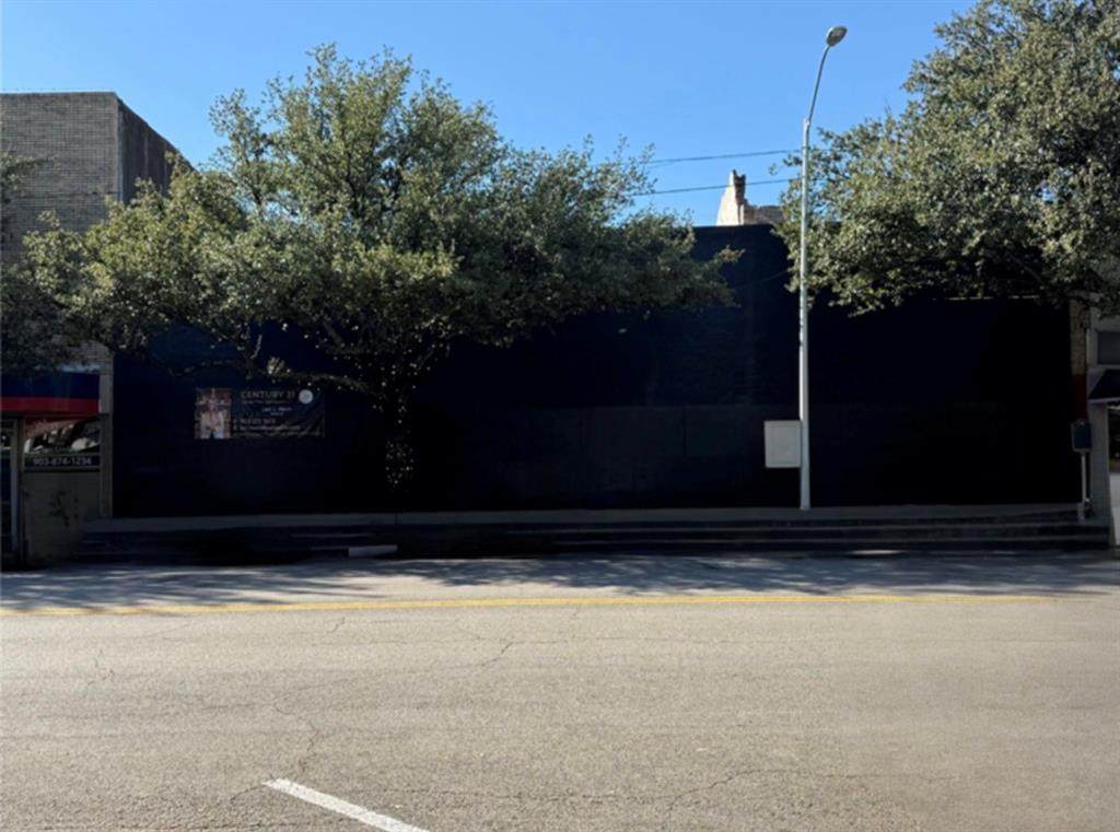 208 Beaton Street - Photo 1