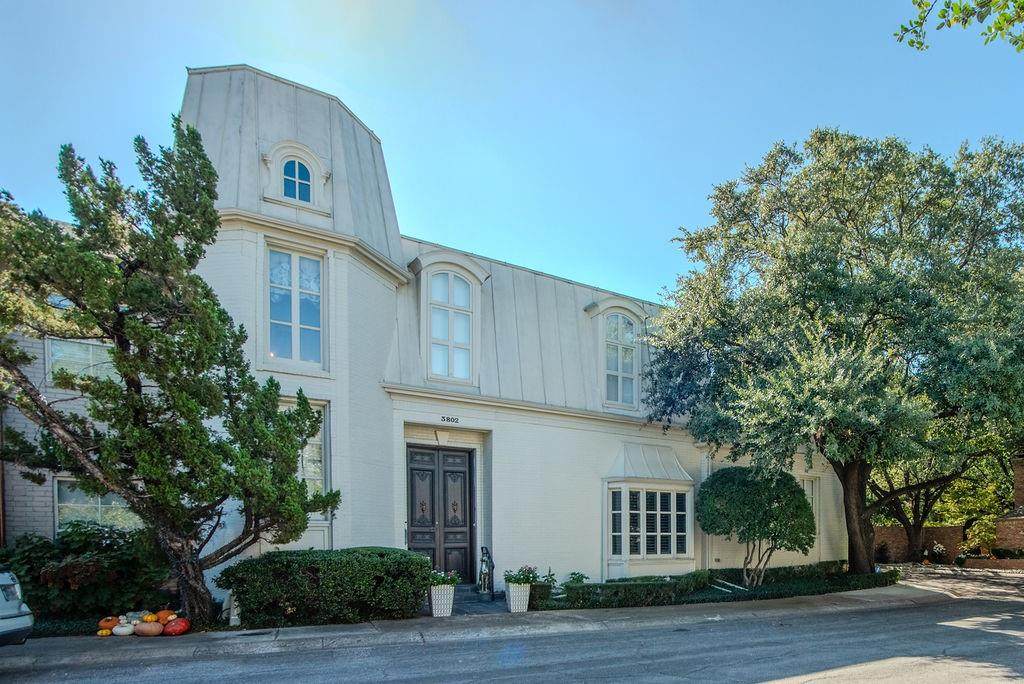 3802 Versailles Avenue - Photo 1