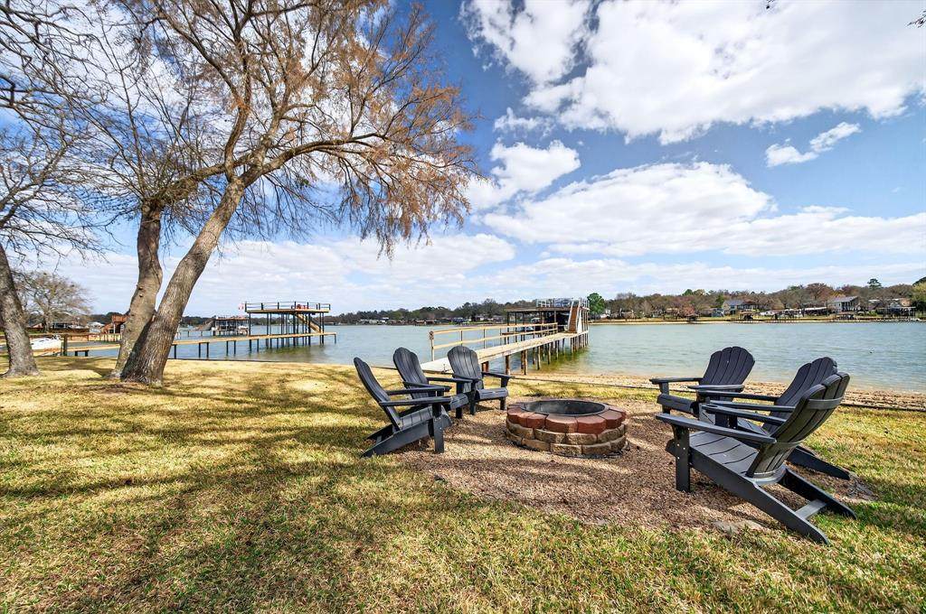 212 Sunray Street - Photo 1