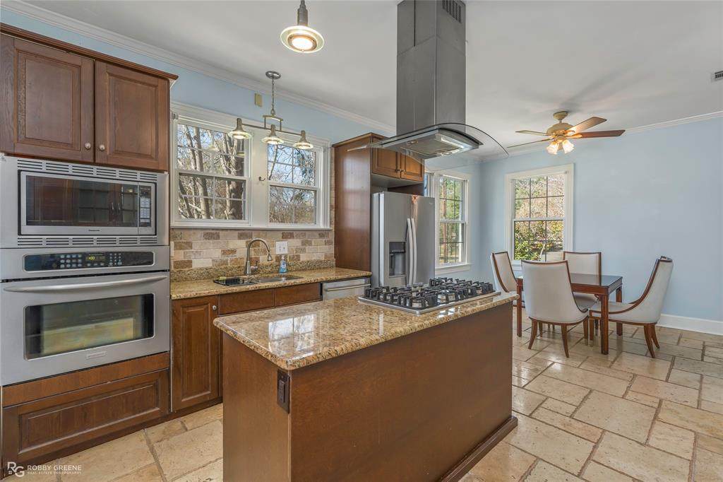 258 Gladstone Boulevard - Photo 1