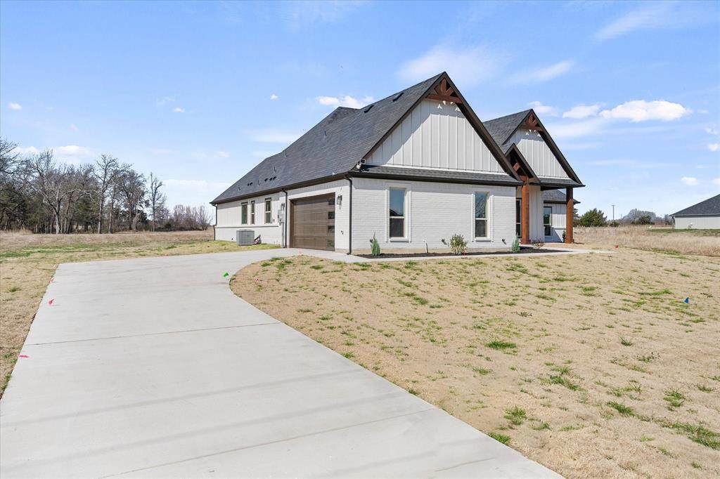3186 County Road 1076 - Photo 1