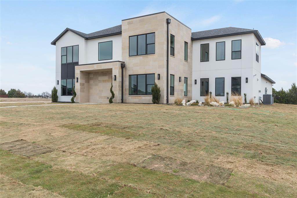 436 Whispering Way - Photo 1
