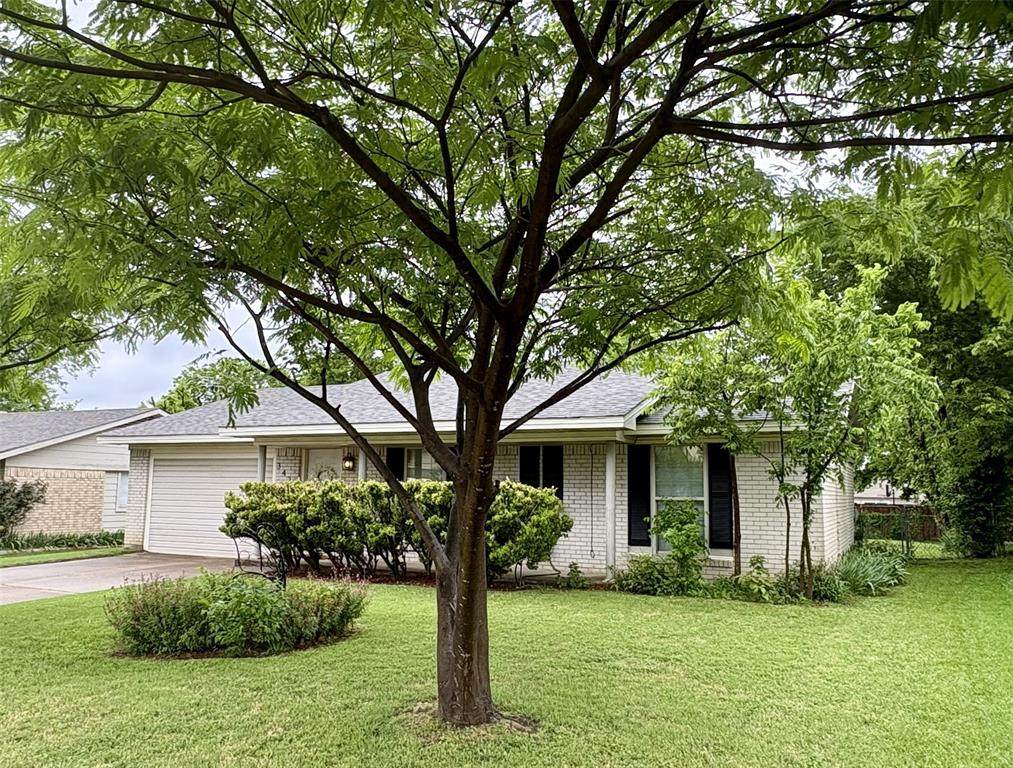 3428 N Avenue - Photo 1