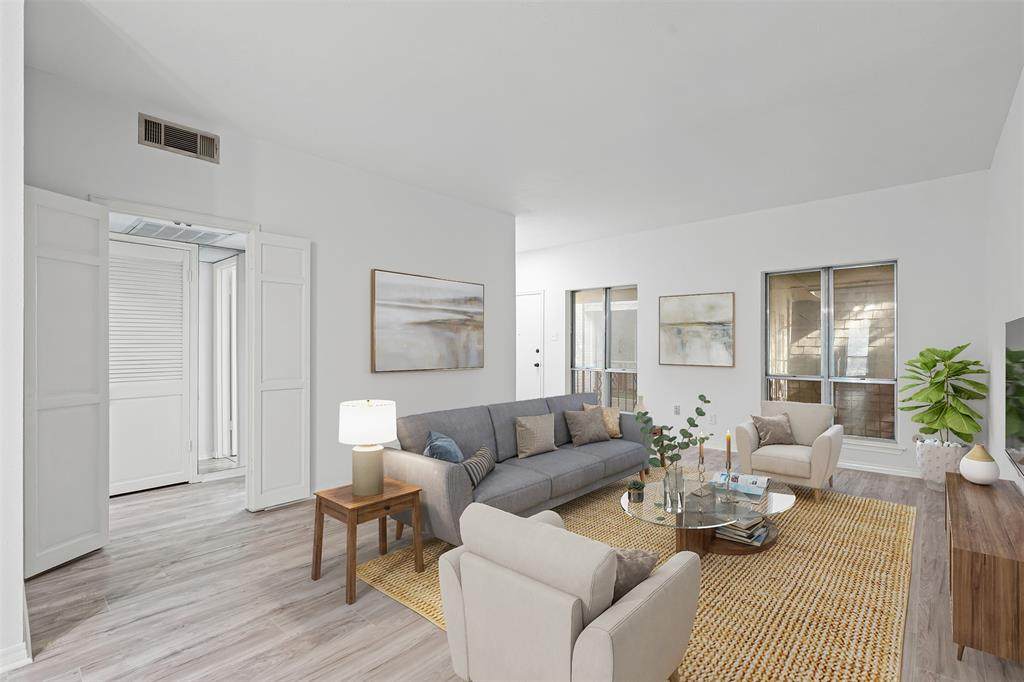 4320 Bellaire Drive - Photo 1