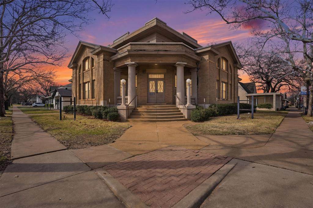 700 Elm Street - Photo 1