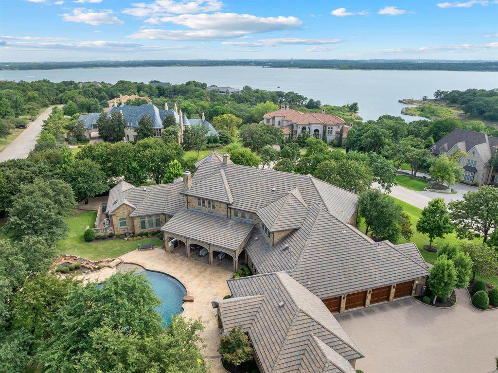 1908 Point De Vue Drive - Photo 1