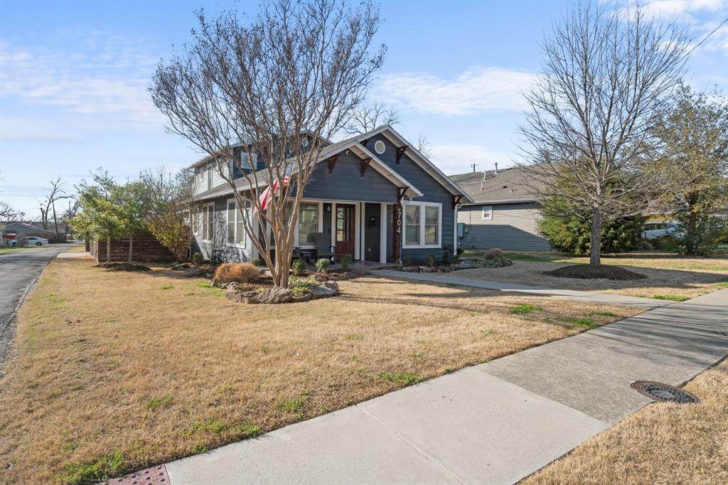 704 Barnes Street - Photo 1