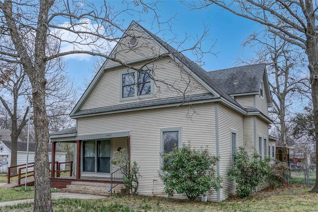 401 Maple Street - Photo 1