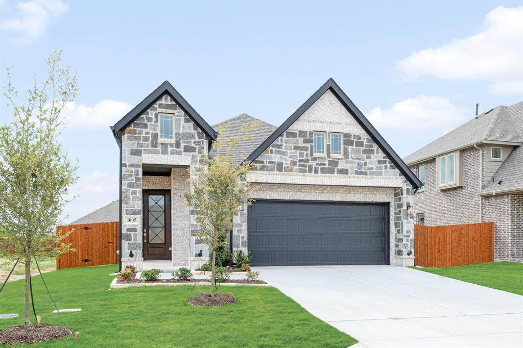 1005 River Oaks Drive - Photo 1