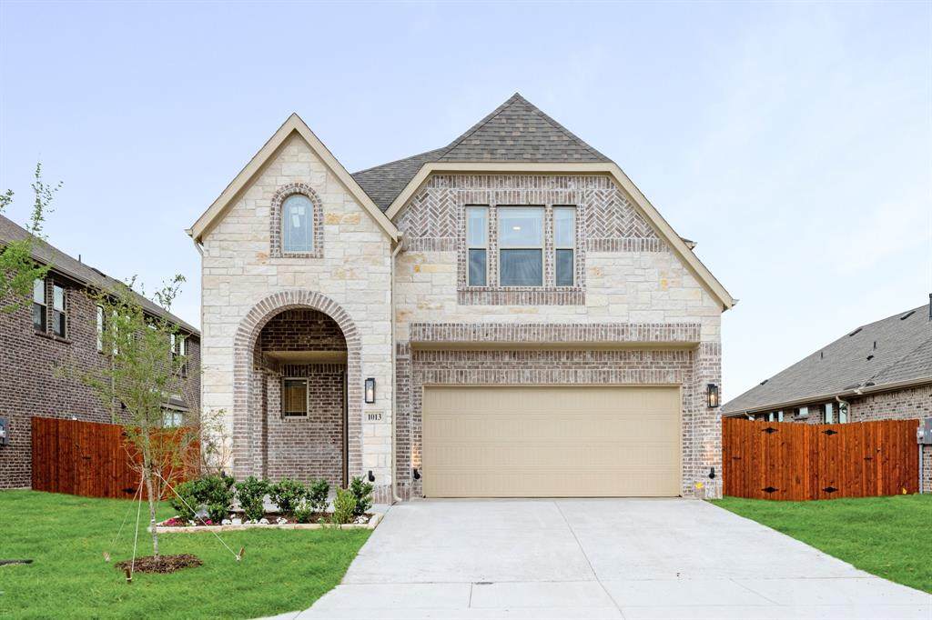 1013 River Oaks Drive - Photo 1