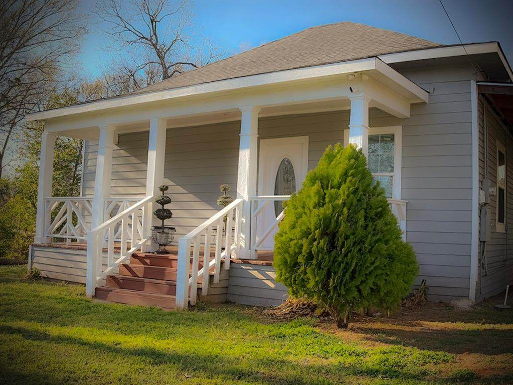 805 W Green Street - Photo 1