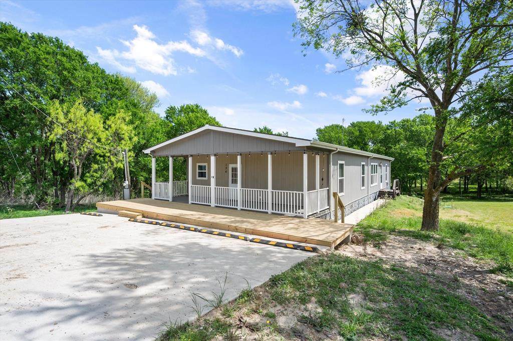 136 County Road 3048 - Photo 1