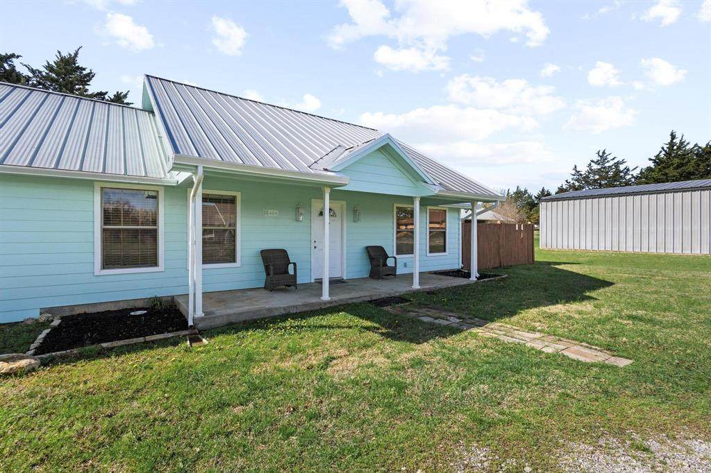 404 Willow Drive - Photo 1