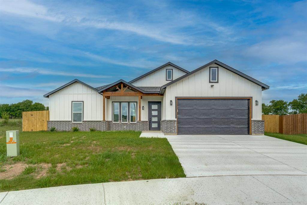 592 Highview Court - Photo 1