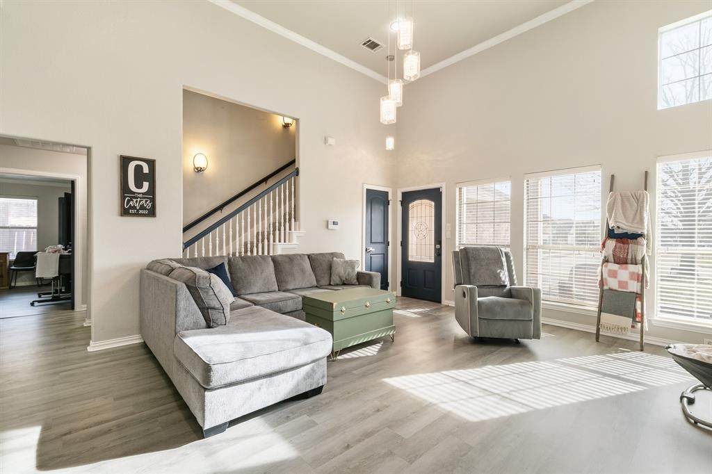 1103 Vintage Avenue - Photo 1