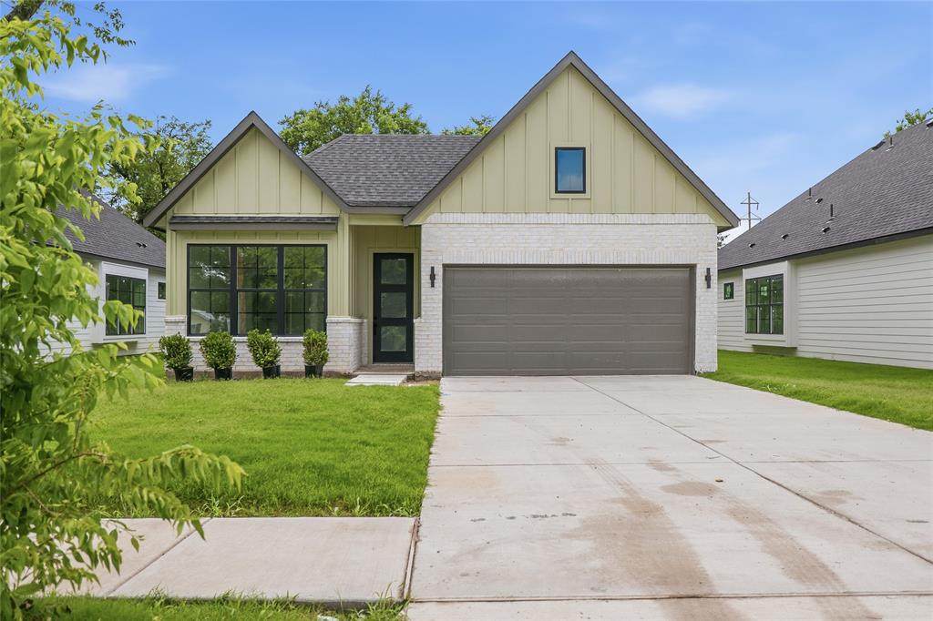 305 E Locust Street - Photo 1