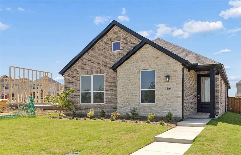 1316 Holmes Street - Photo 1