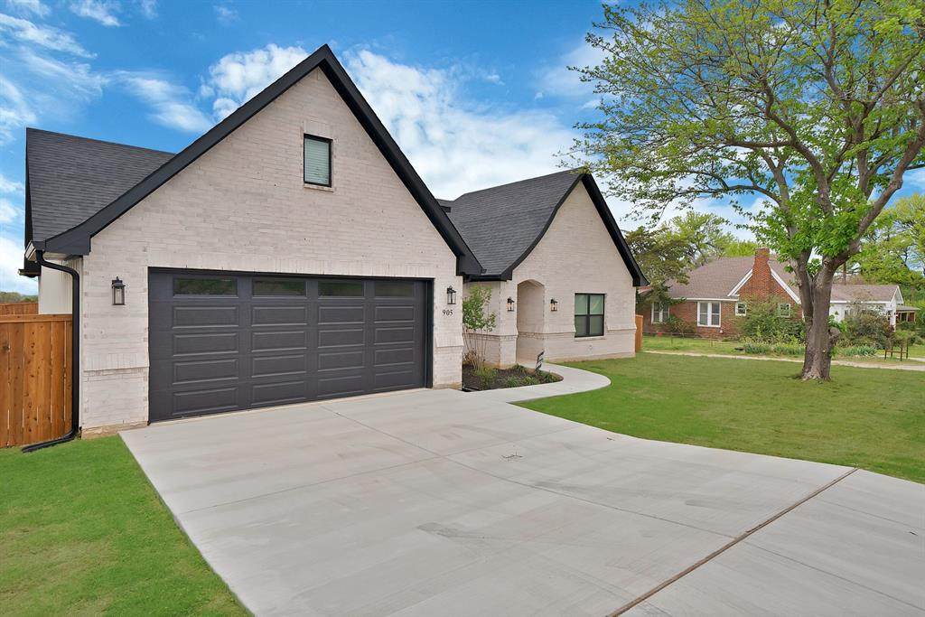 905 Trinity Street - Photo 1