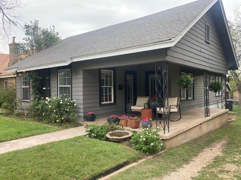 909 34th Street - Photo 1