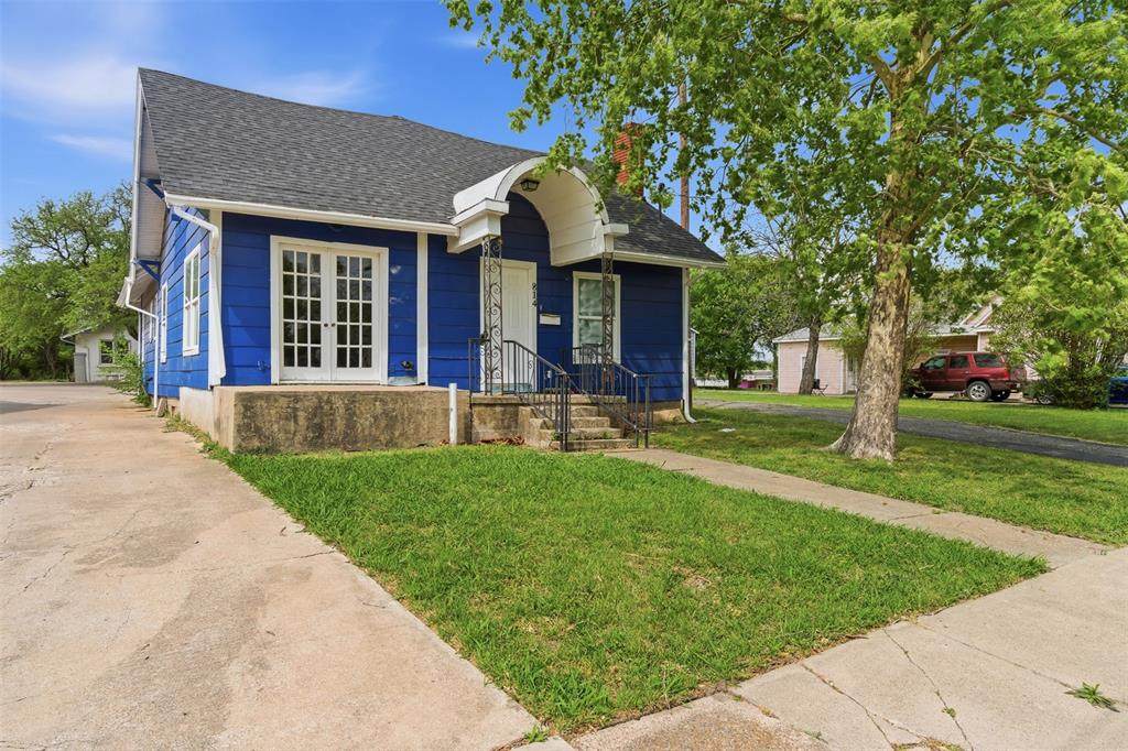 814 Walnut Street - Photo 1