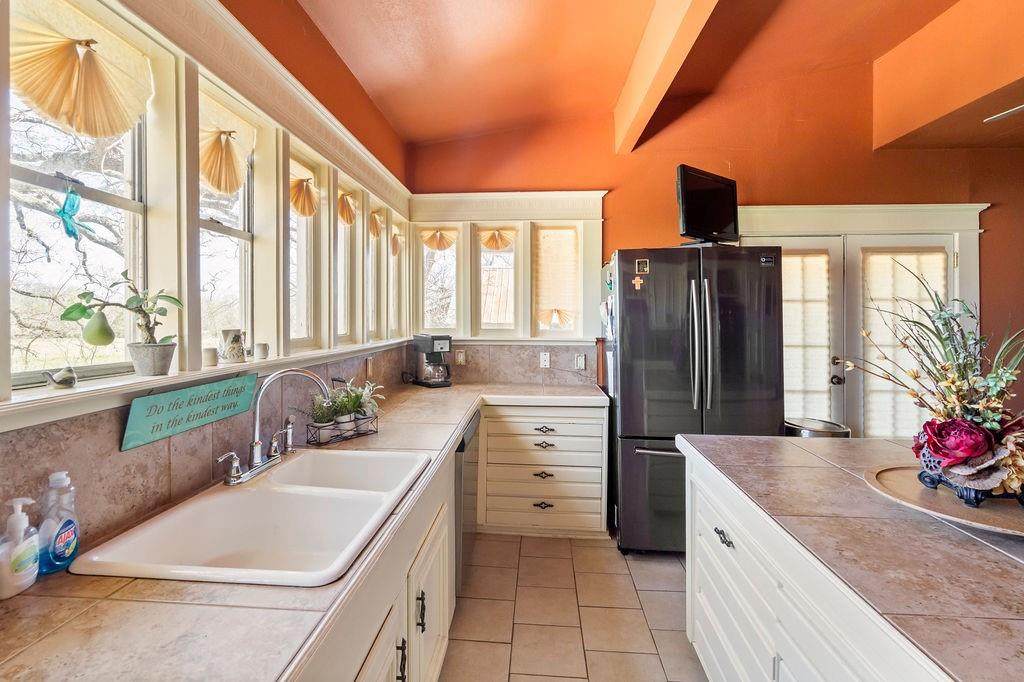 12886 Texas Highway 19 - Photo 1