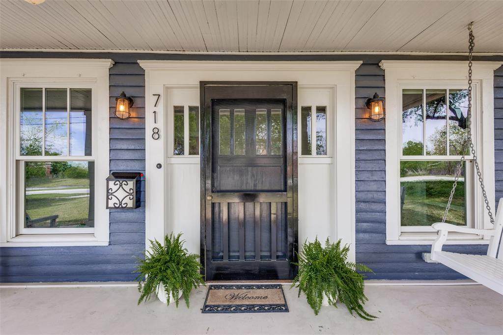 718 Parker Street - Photo 1