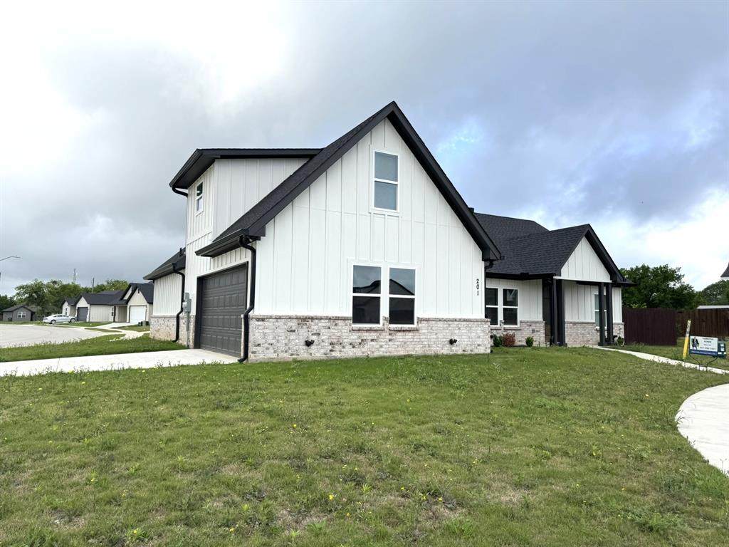 201 Bluff Court - Photo 1