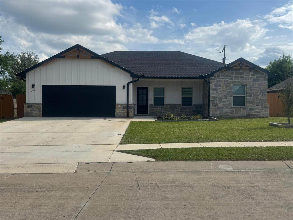 317 Lakeview Drive - Photo 1