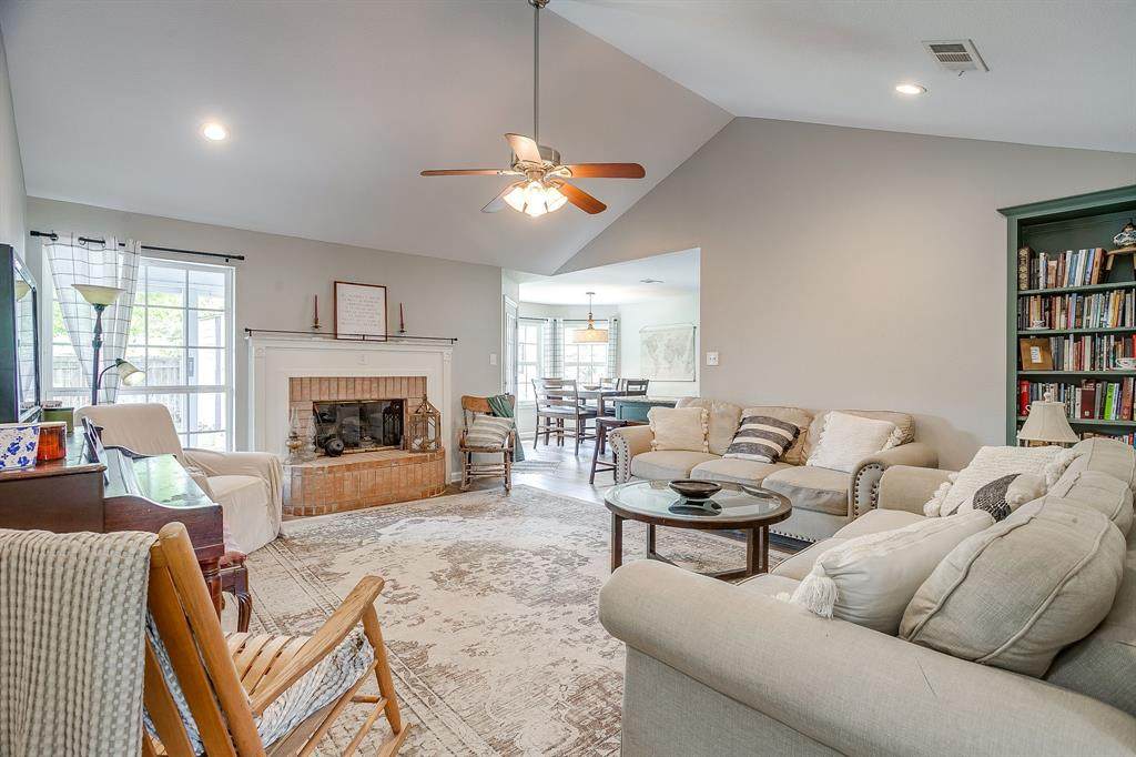605 Rhonda - Photo 1