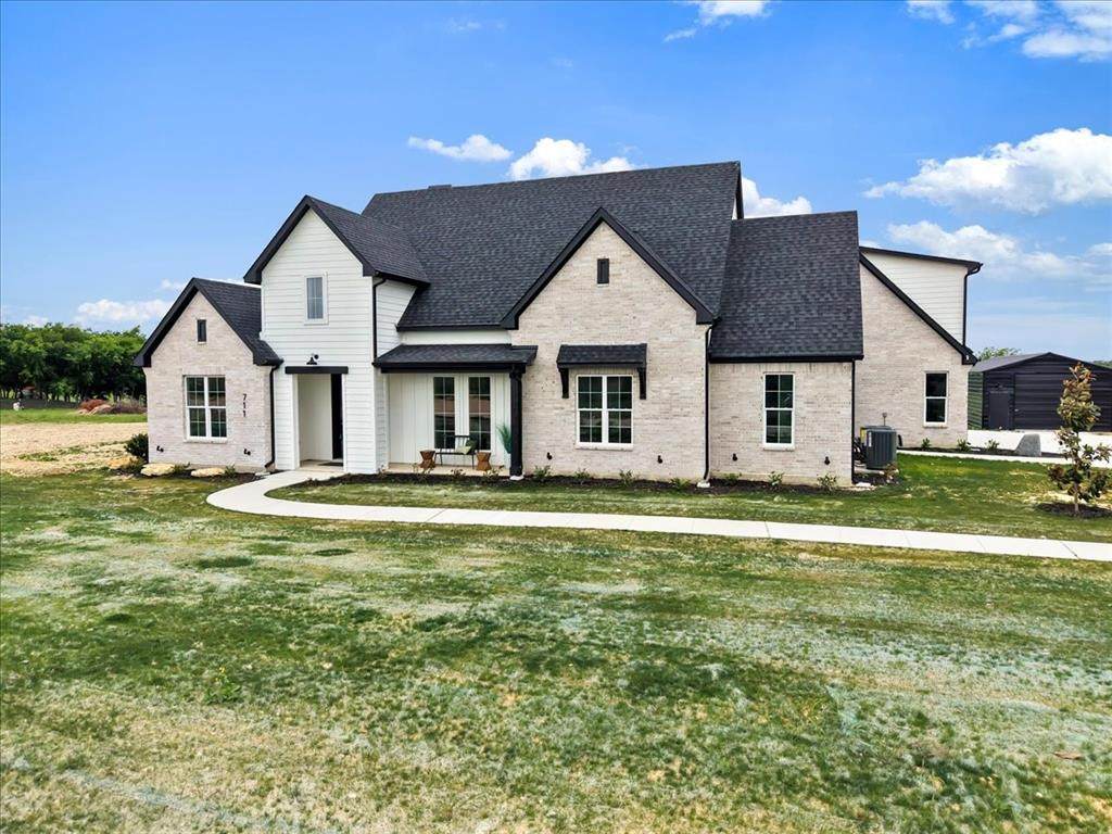711 Hummingbird Lane - Photo 1