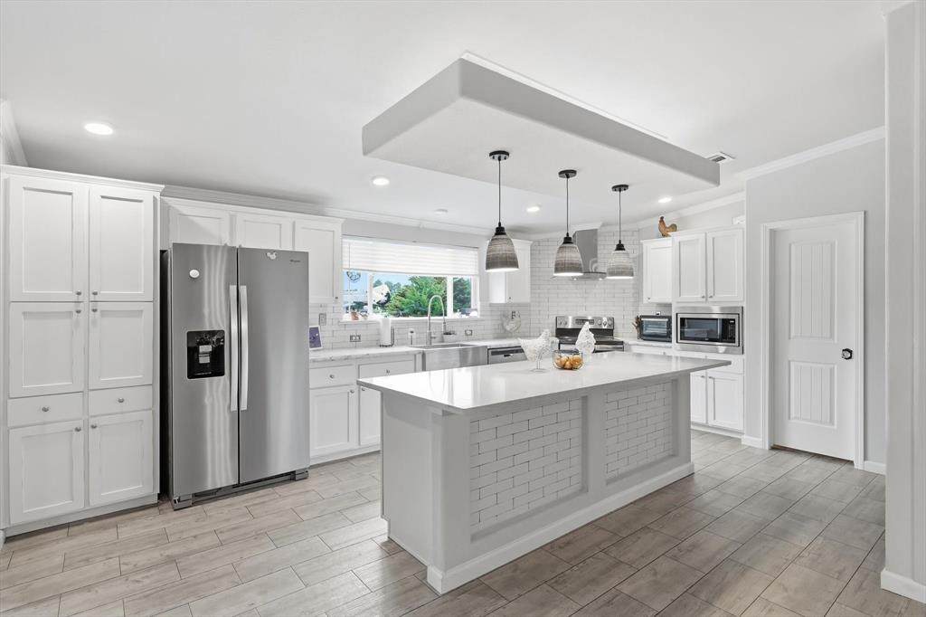 7113 Private Road 1182 - Photo 1