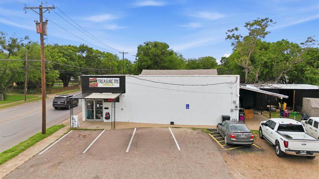 504 Granbury Street - Photo 1